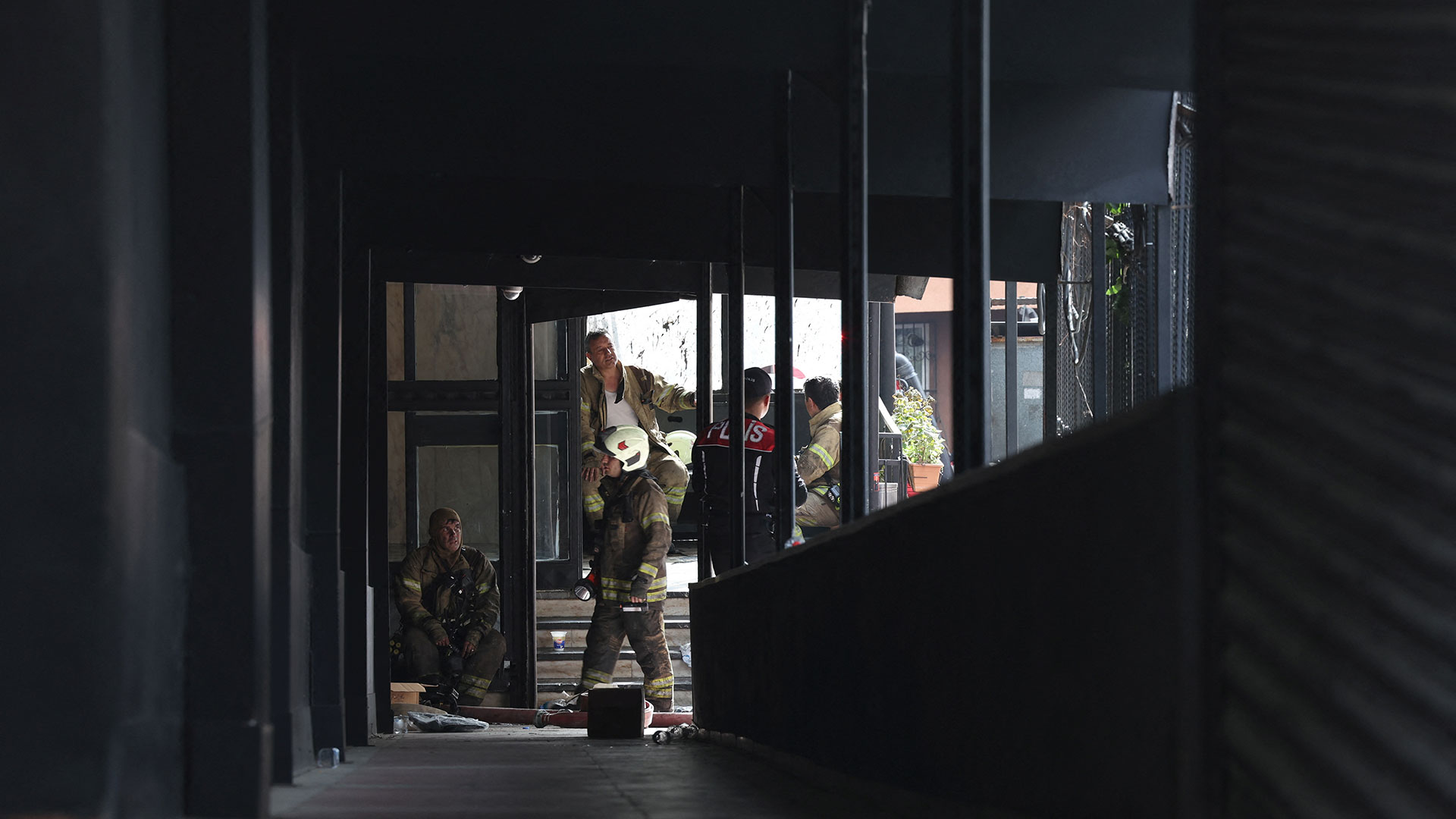 Κωνσταντινούπολη: 29 νεκροί μετά από φωτιά σε κτίριο-1