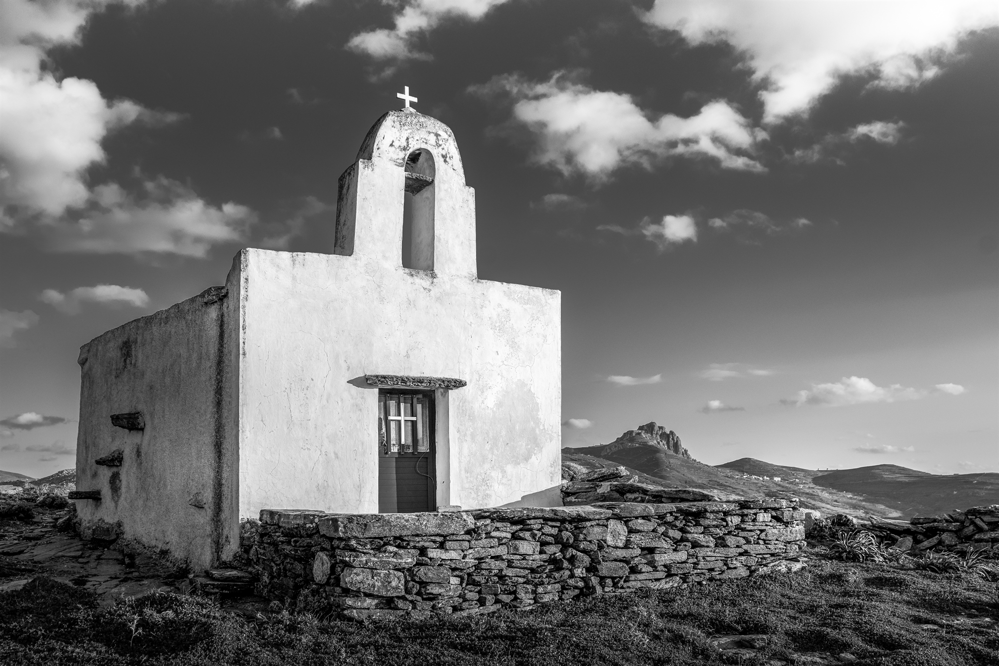 Τήνος: «1.300 πιτσιλιές ασβέστης στην πέτρα»-2