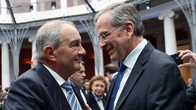 θεωρείο-παρόντες-αλλά-δεν-θα-μιλήσουν-562962229