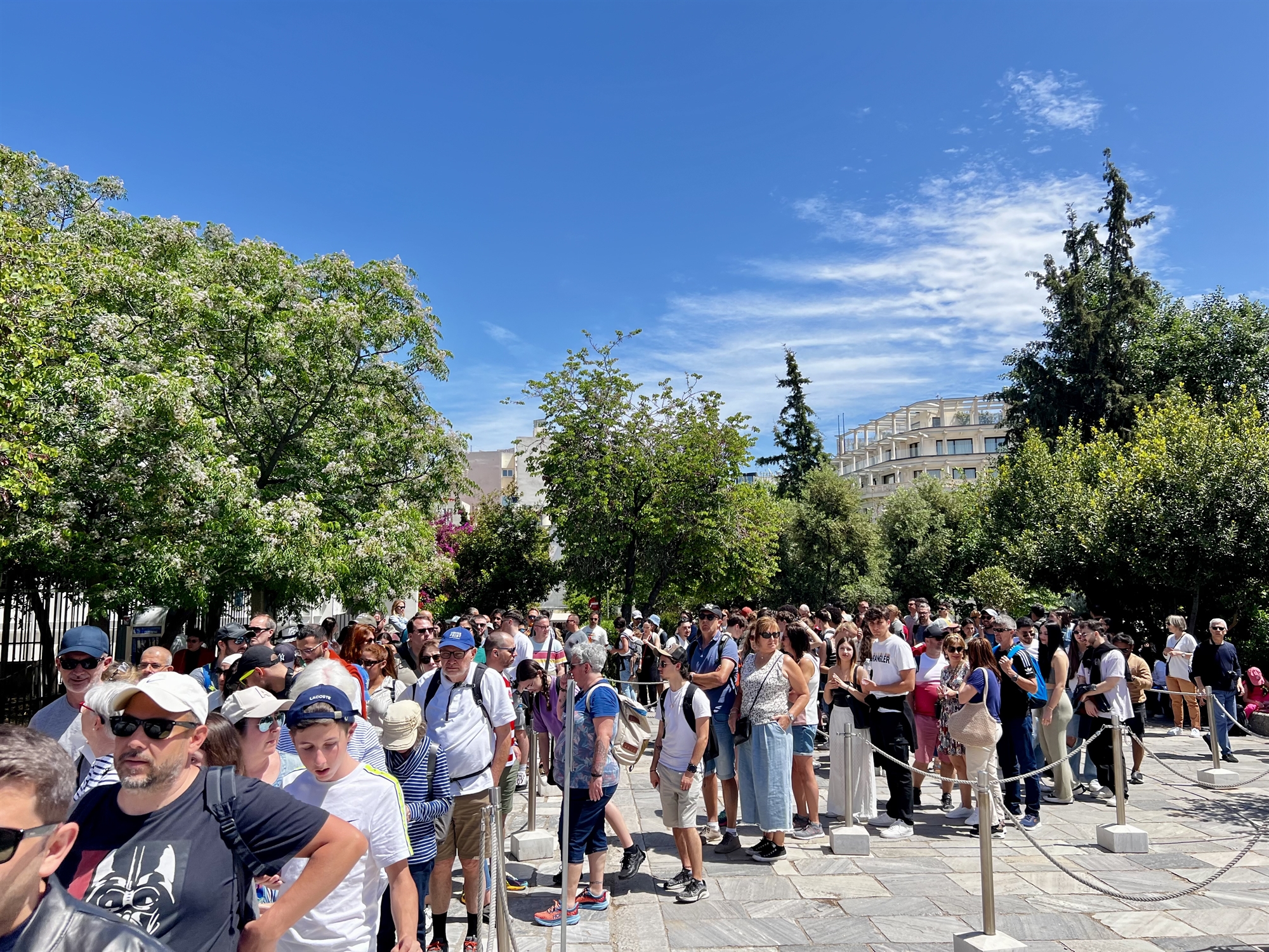 Η Αθήνα πλημμυρίζει με τουρίστες και στο βάθος η «καλύτερη σεζόν» στην Ιστορία-3