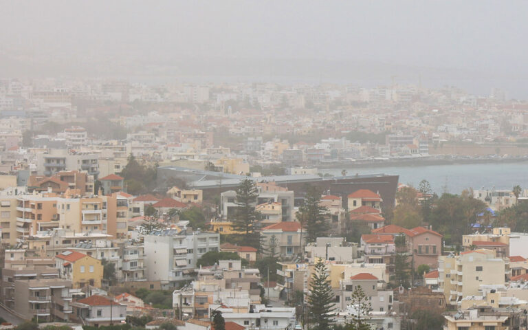 Πνευμονολόγοι στην «Κ»: «Η σκόνη αθροιστικά προκαλεί βλάβη»