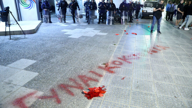 αγιοι-ανάργυροι-φθορές-σε-περιπολικό-562961428