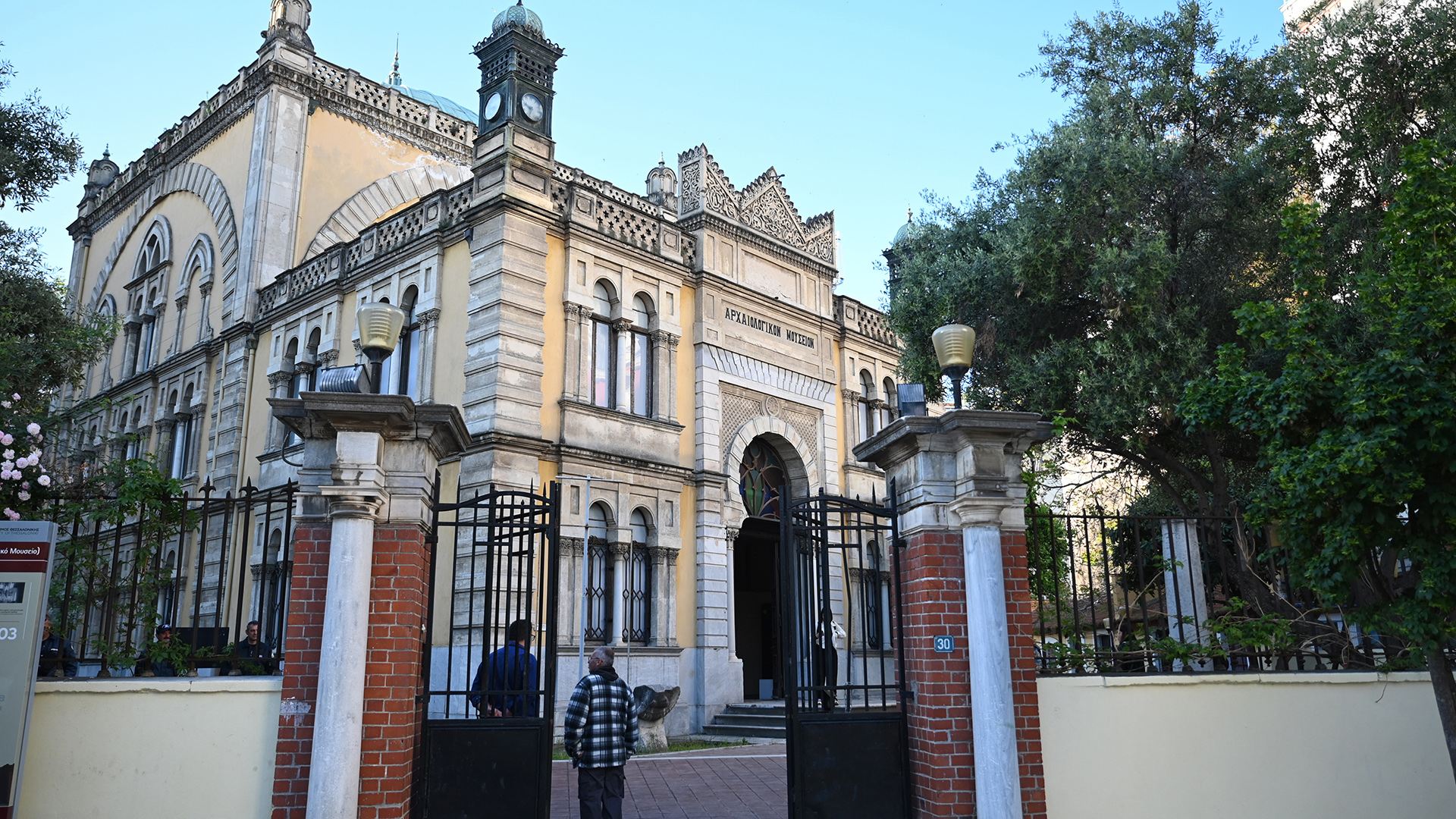 Θεσσαλονίκη: Ανοιξε μετά από 102 χρόνια το Γενί Τζαμί για το Ραμαζάνι (φωτογραφίες)-1