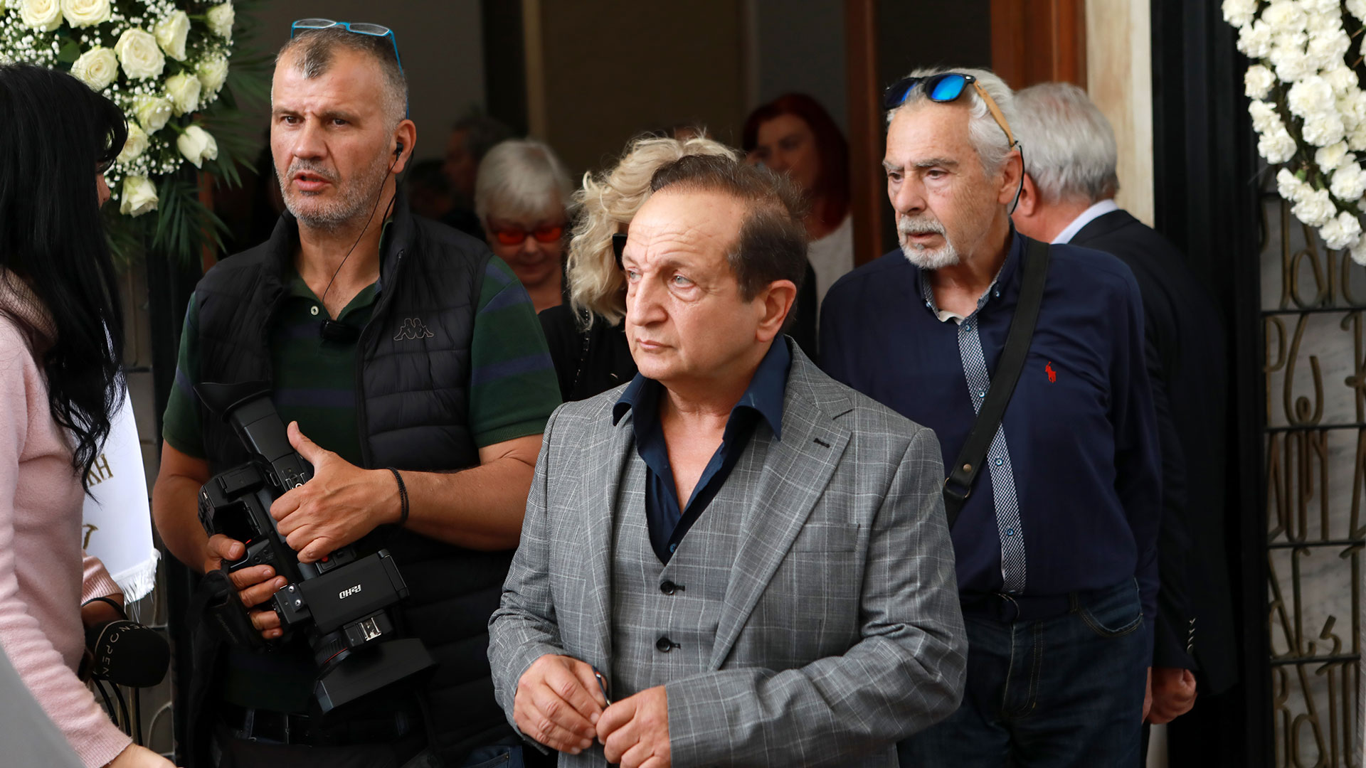 Γιάννης Φέρτης: Πλήθος κόσμου στο Α’ Νεκροταφείο για το «τελευταίο αντίο»-10