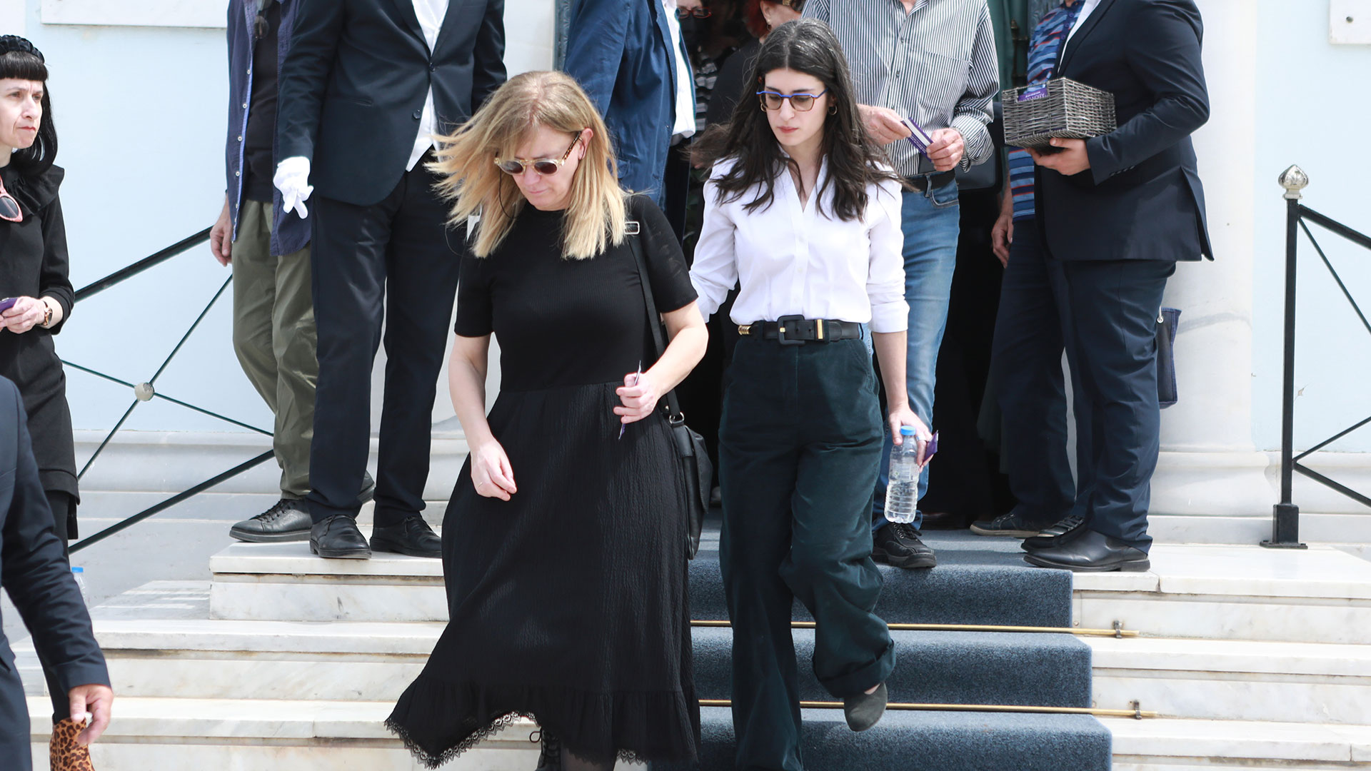 Γιάννης Φέρτης: Πλήθος κόσμου στο Α’ Νεκροταφείο για το «τελευταίο αντίο»-5