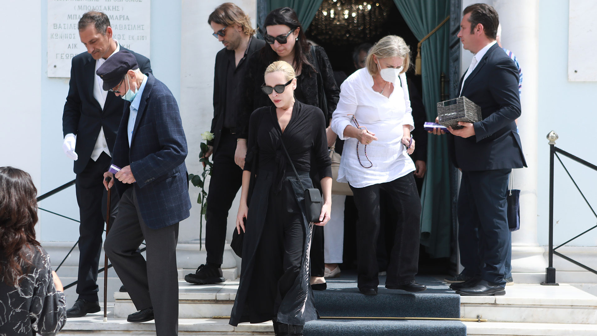 Γιάννης Φέρτης: Πλήθος κόσμου στο Α’ Νεκροταφείο για το «τελευταίο αντίο»-6