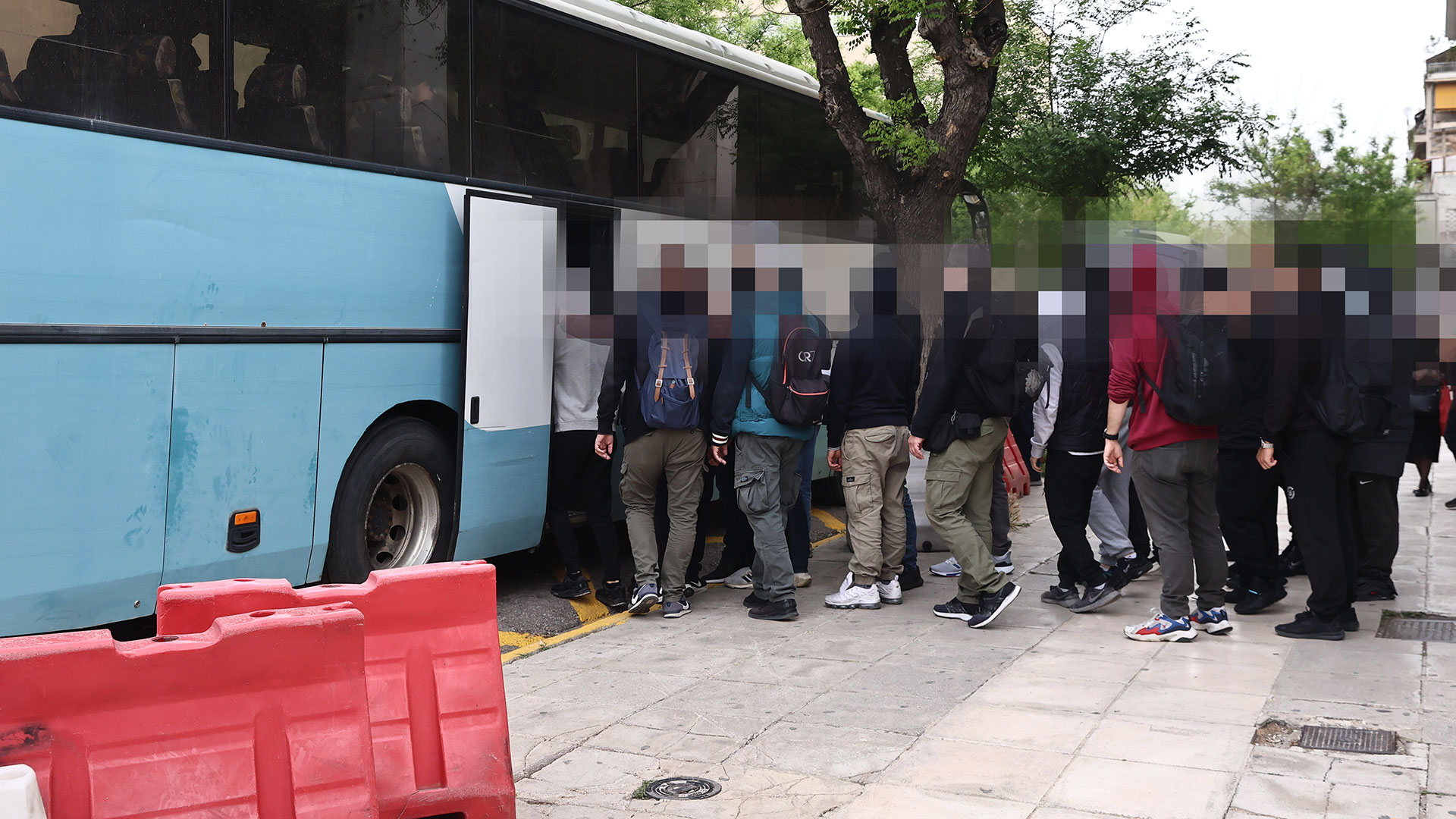 Οπαδική βία: Ποινική δίωξη για 28 αδικήματα – Κατηγορίες για ανθρωποκτονία και εγκληματική οργάνωση-1