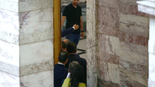 βουλή-η-χειροδικία-φέρνει-αυστηροποί-562998931