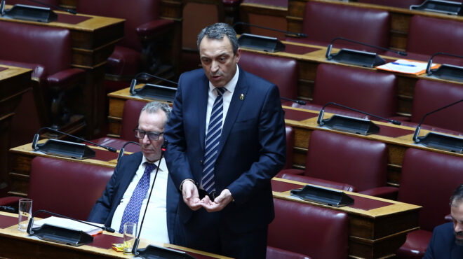 σπαρτιάτες-φαρσοκωμωδία-σε-τρεις-πρά-562998622