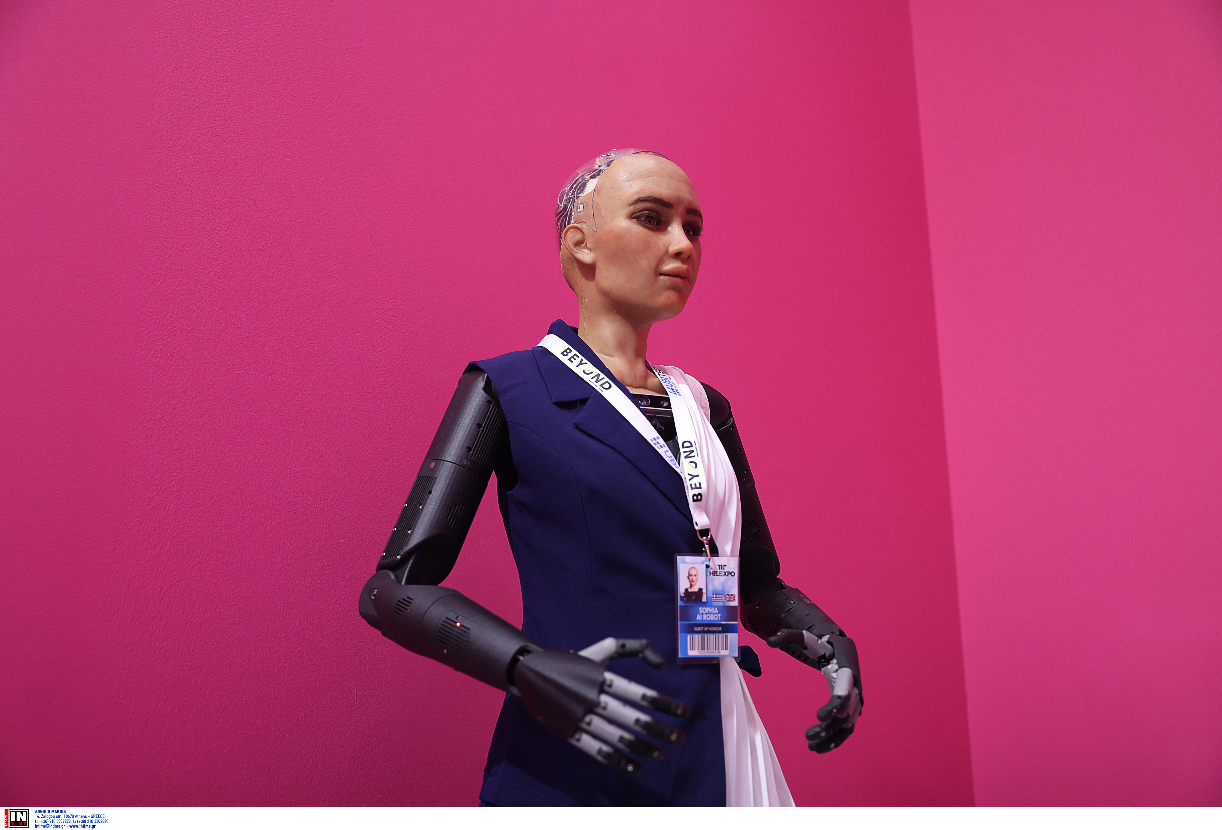 Η γυναίκα – ρομπότ ψήφισε για τις ευρωεκλογές-3