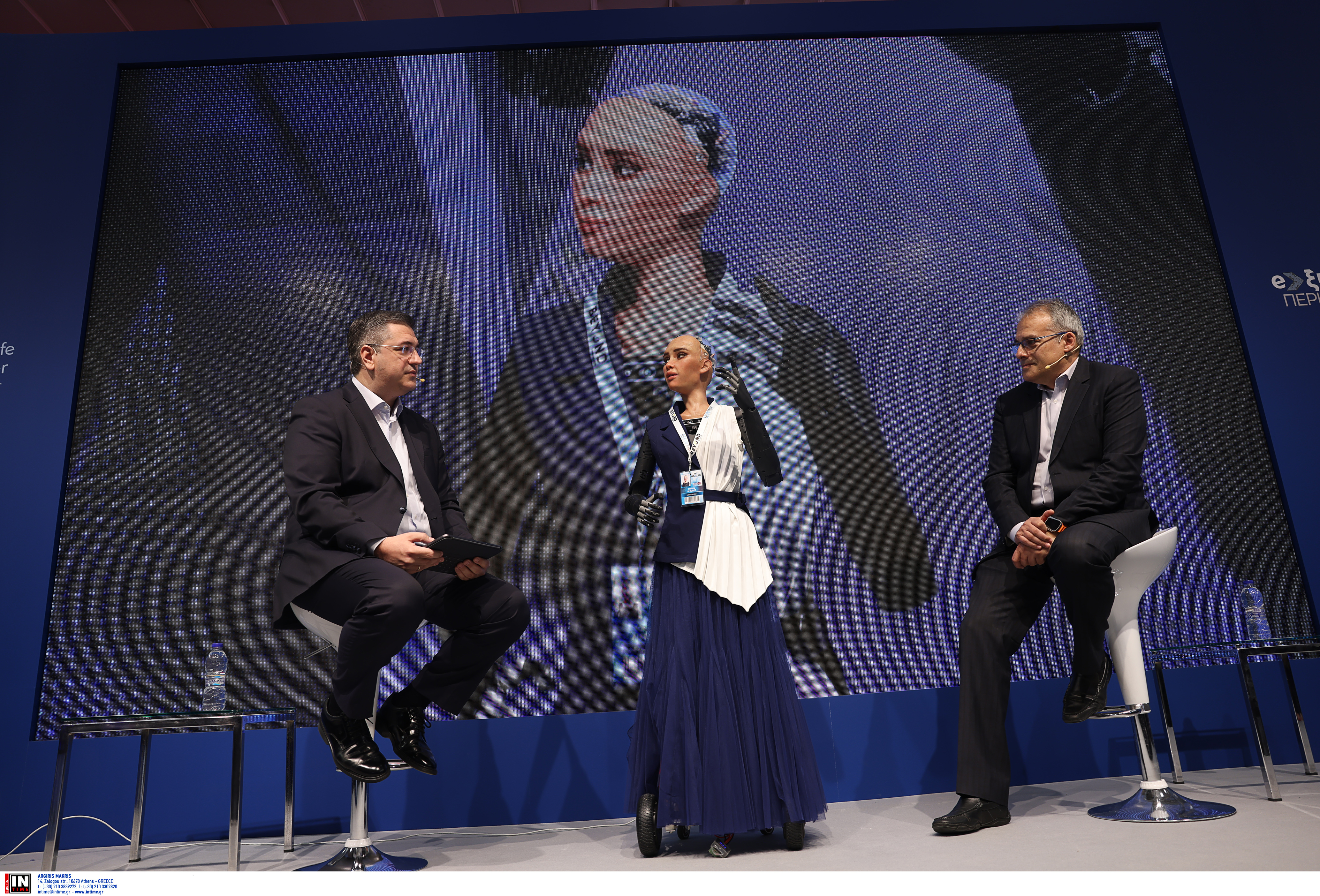 Η γυναίκα – ρομπότ ψήφισε για τις ευρωεκλογές-1