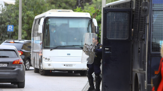χούλιγκαν-ελεύθερος-ο-ανήλικος-αδελφ-563002987