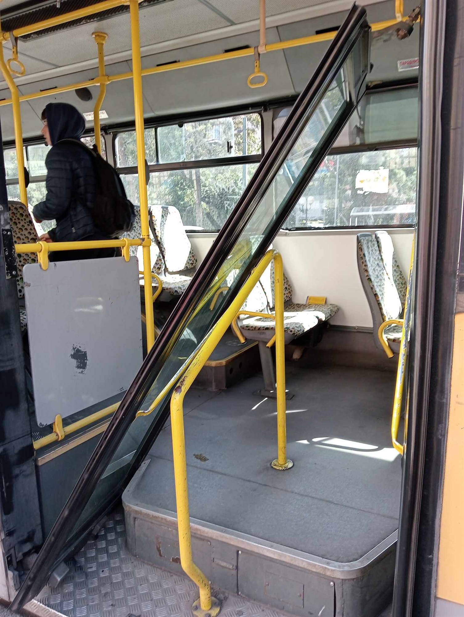 Λεωφορεία που καταρρέουν και γραμμές – φαντάσματα-1