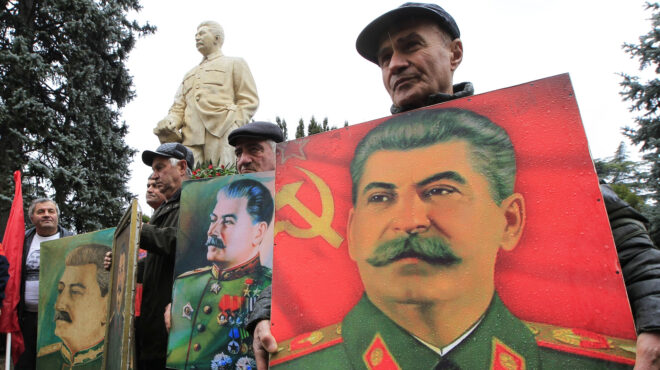 ποια-βιβλία-διάβαζε-ο-στάλιν-563003299