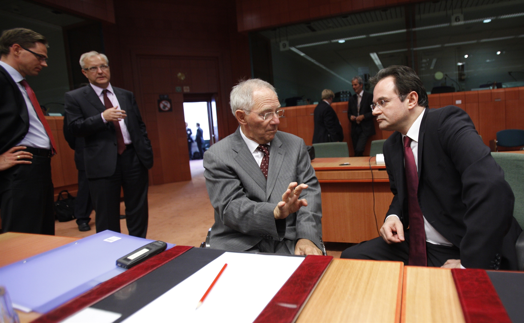 Εκμυστηρεύσεις του Σόιμπλε για την Ελλάδα: Τι γράφει για Τσίπρα, Βαρουφάκη και την πρόταση για Grexit-2