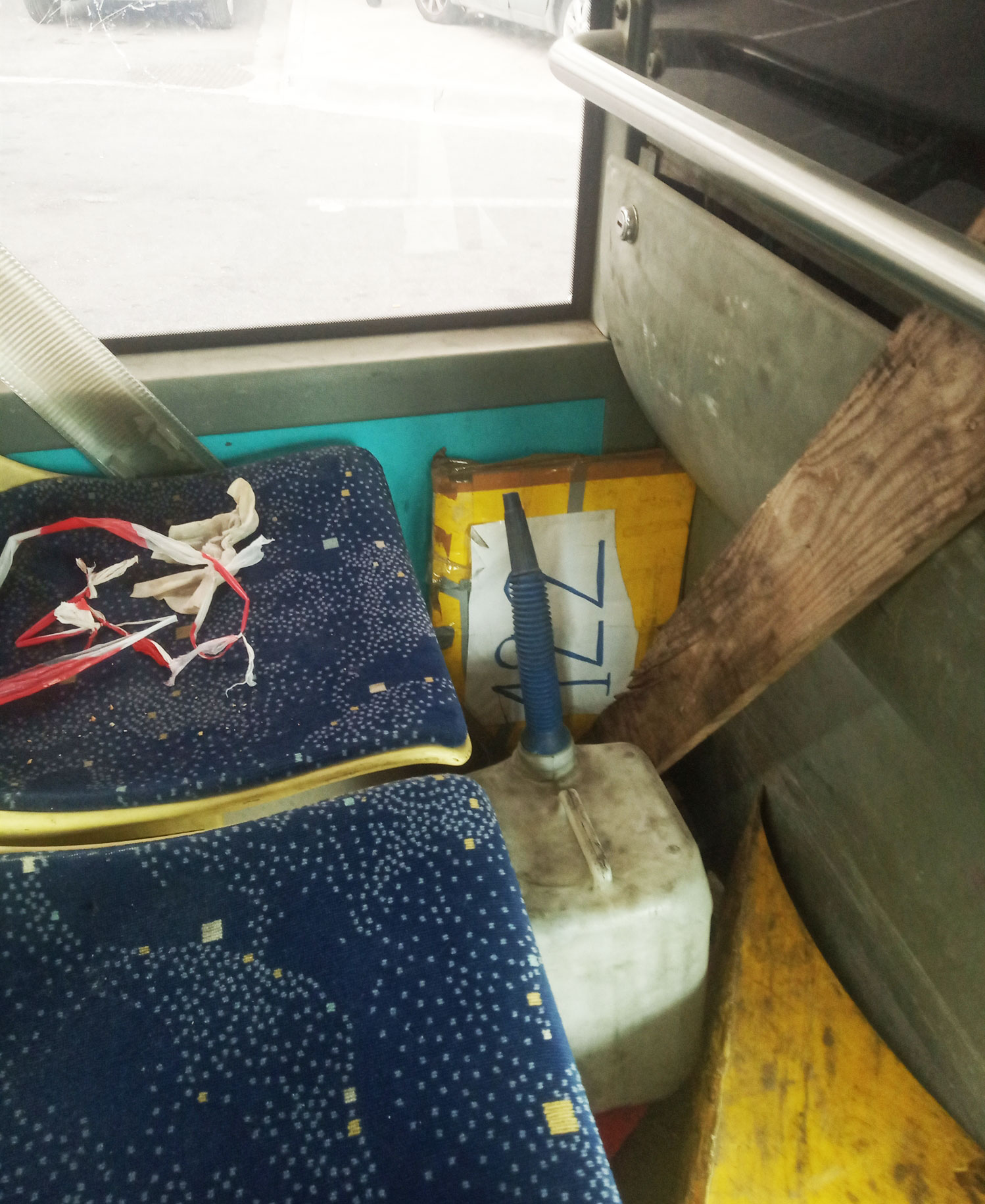 Λεωφορεία που καταρρέουν και γραμμές – φαντάσματα-2