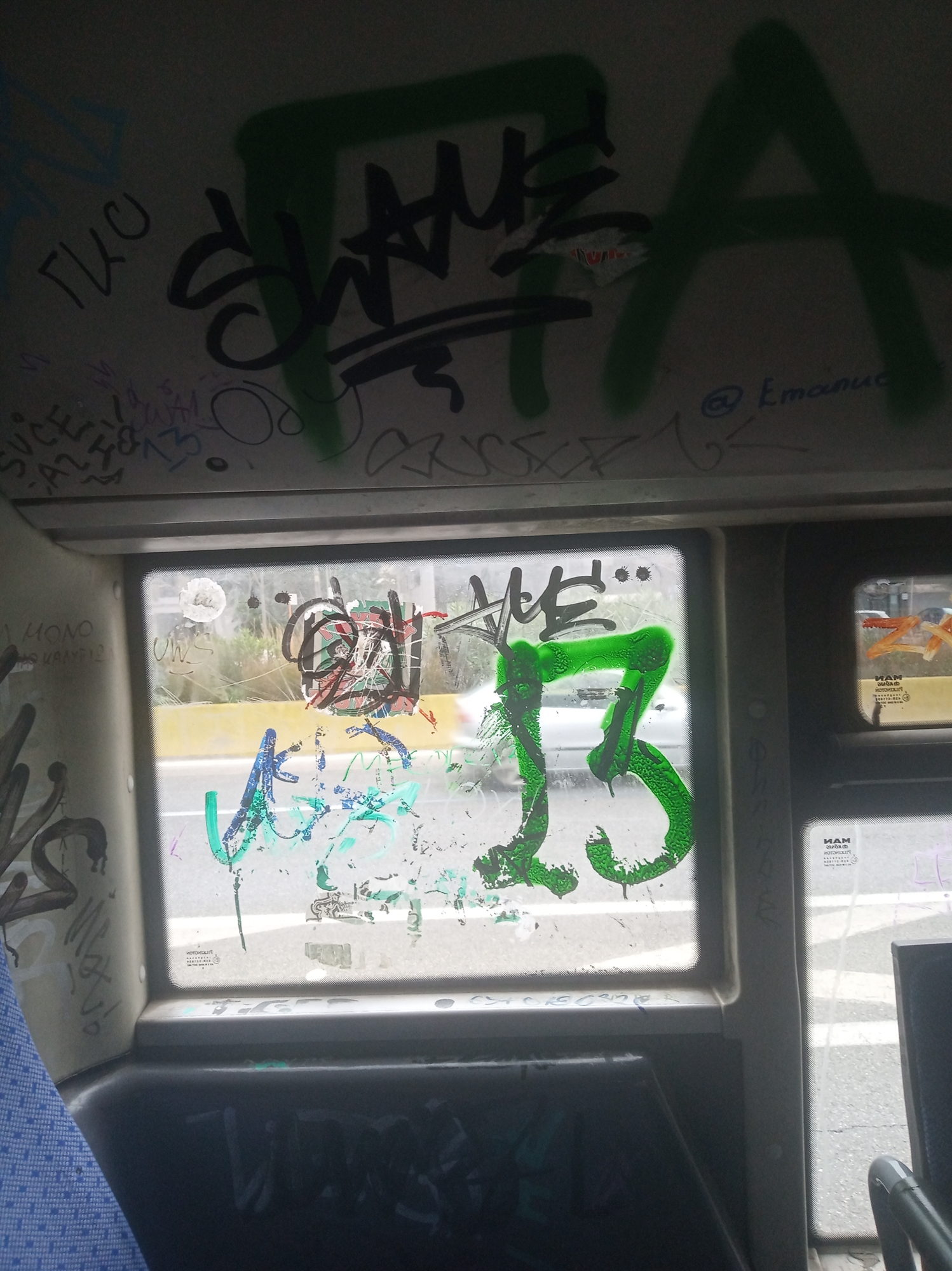 Λεωφορεία που καταρρέουν και γραμμές – φαντάσματα-3