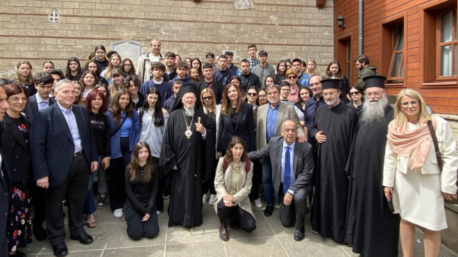 με-το-φως-του-ρίτσου-ο-διάλογος-των-562994545