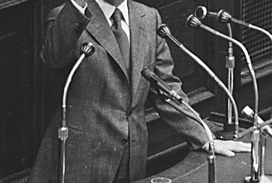 η-πιο-σύντομη-αφήγηση-της-μεταπολίτευ-563002156