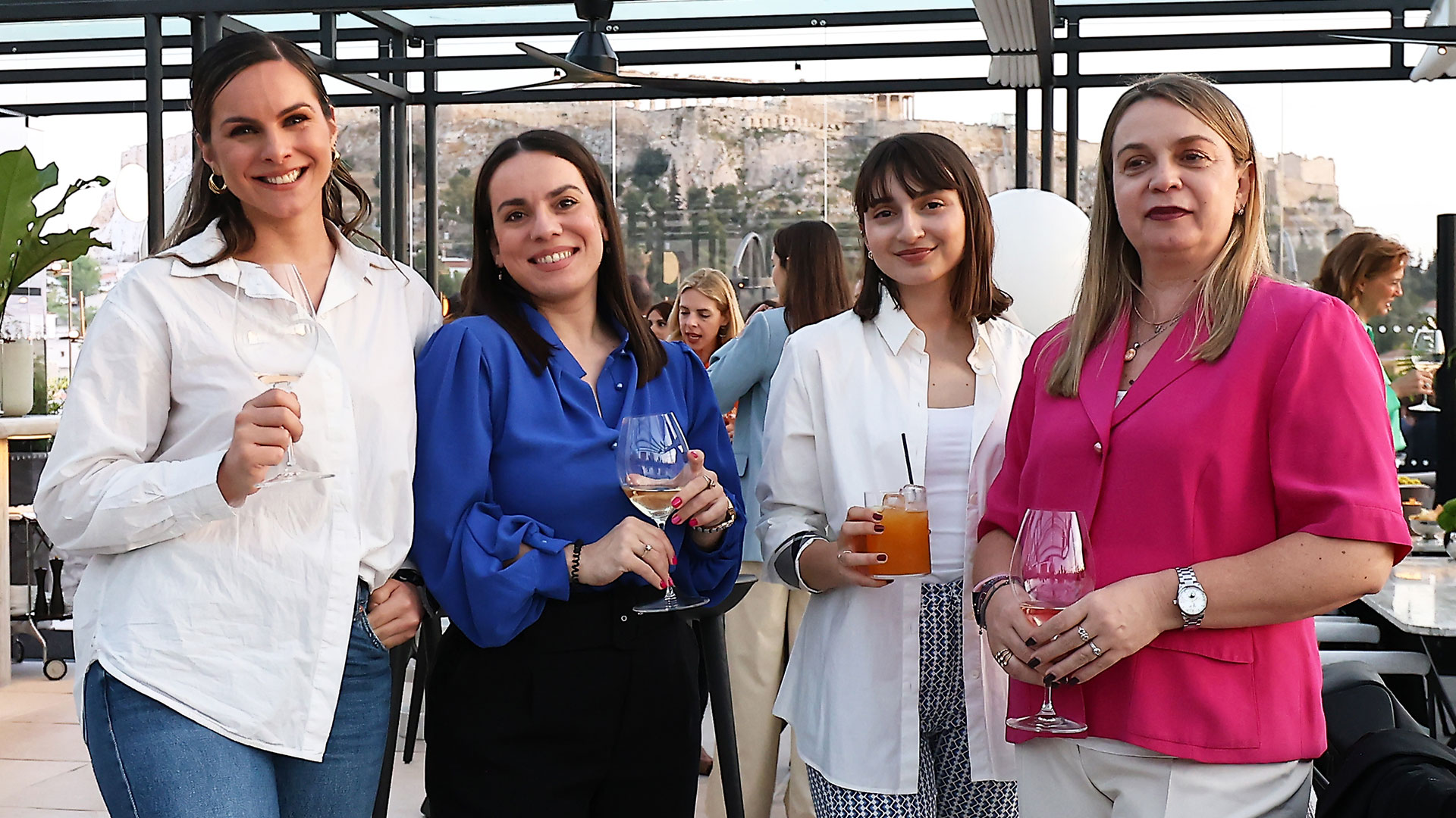 Περιοδικό HOURS – Το ξεκίνημα μιας νέας εποχής-8