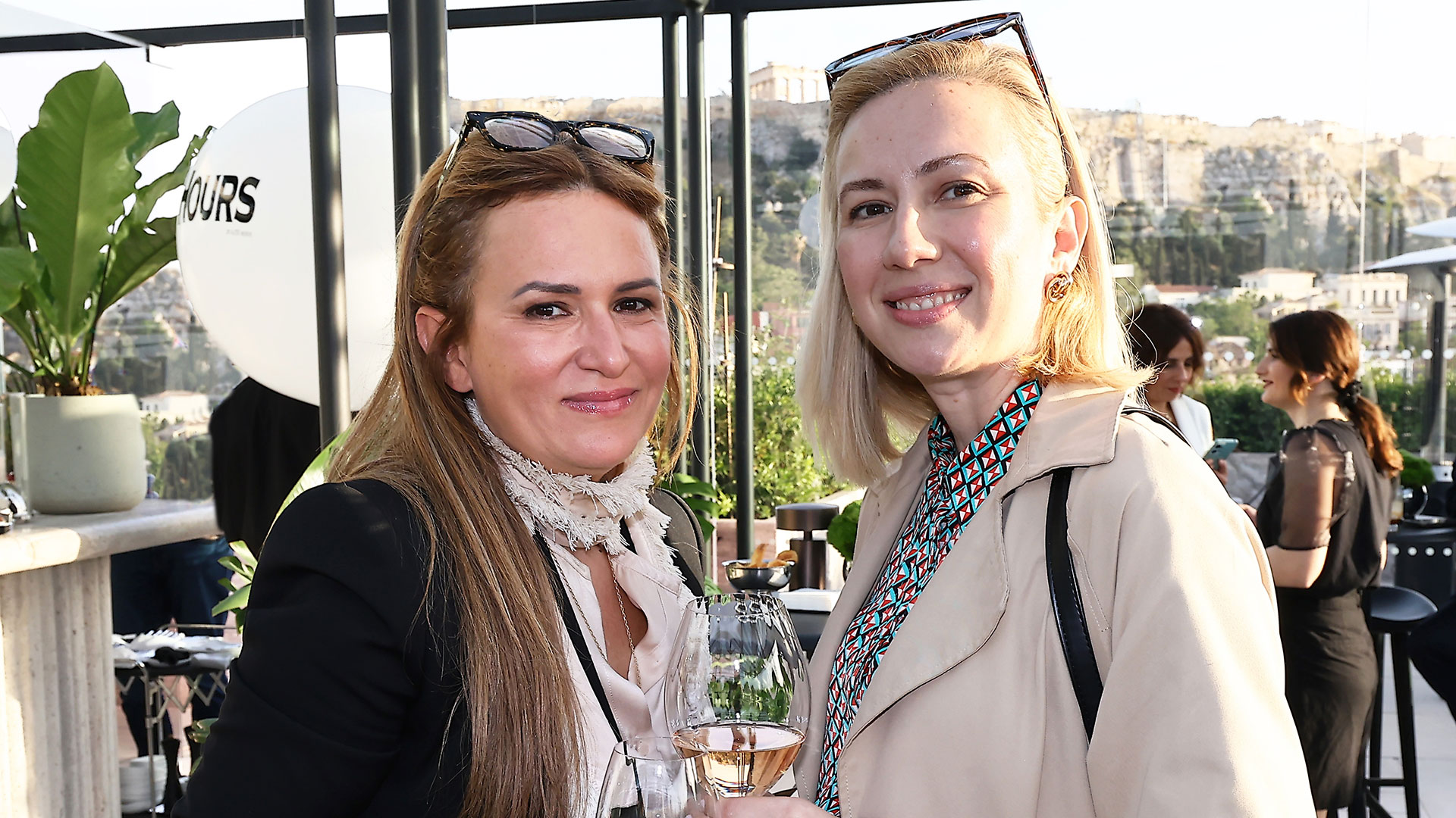 Περιοδικό HOURS – Το ξεκίνημα μιας νέας εποχής-9