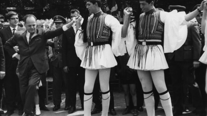 από-το-χουντικό-κιτς-στον-φραπέ-της-σάτ-562990522