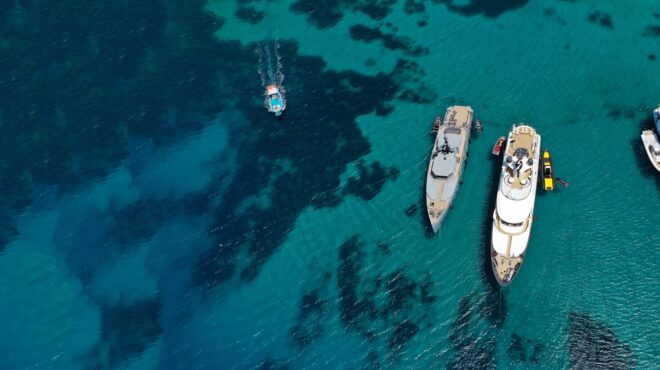 κύμα-αντιδράσεων-κατά-των-αδειών-εξπρ-562977607