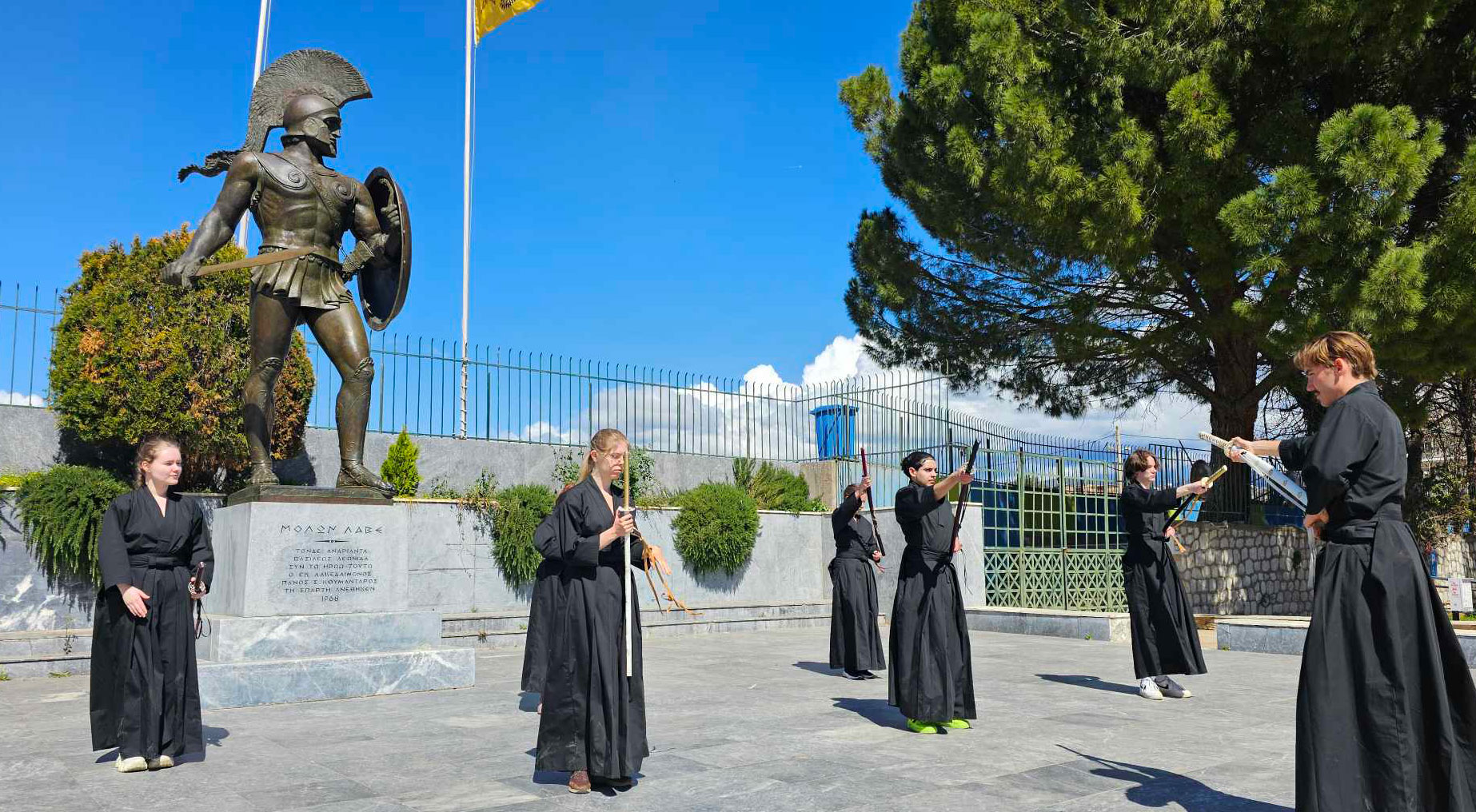 Ακρόπολη: Δικαιολογίες για την κιτς φιέστα από την Αθήνα έως τη Βομβάη-3