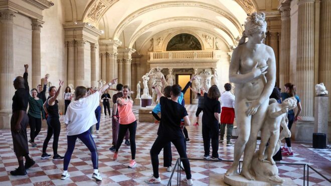 για-αερόμπικ-στο-λούβρο-563003014