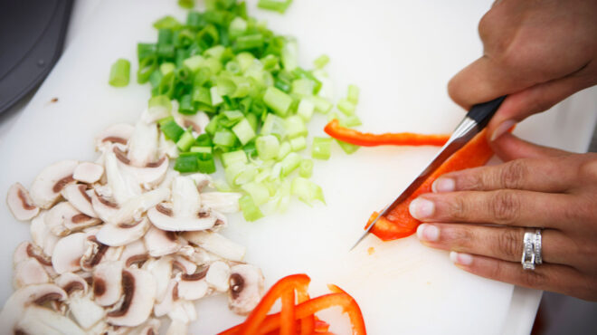 οι-λύσεις-είναι-στο-πιάτο-μας-562996633