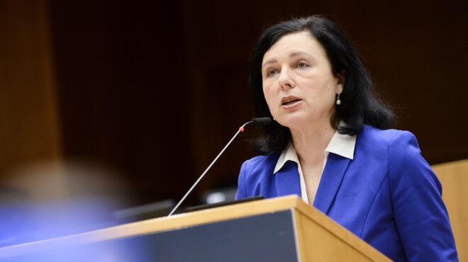 βιέρα-γιούροβα-στην-ελλάδα-τη-δευτέρα-562978927