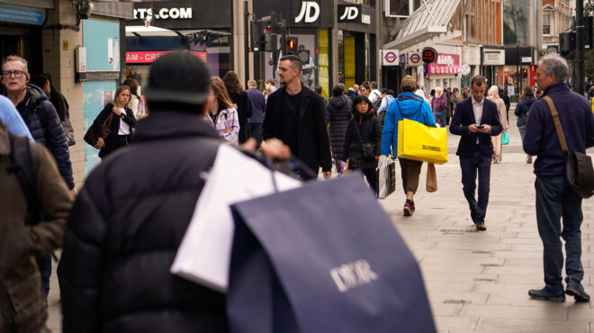 σε-δύσκολη-θέση-η-μεσαία-τάξη-σε-μεγάλε-562966462