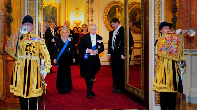 εκτός-στέμματος-η-κοινοπολιτεία-563001637