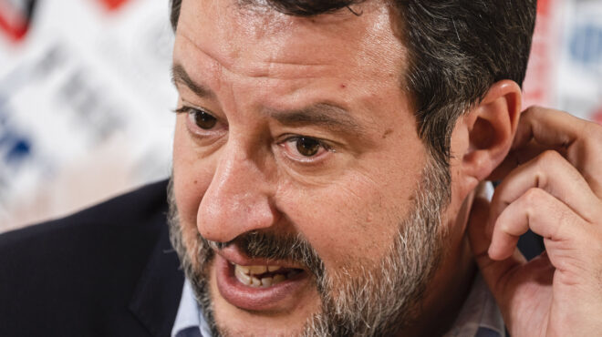 ματέο-σαλβίνι-σβήνει-το-άστρο-του-563000737