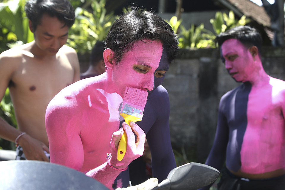 Αποχαιρετισμός με συγκίνηση-1