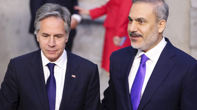 επαφές-φιντάν-με-μπλίνκεν-και-κάμερον-562981807