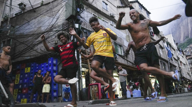 μικρά-βήματα-562981768