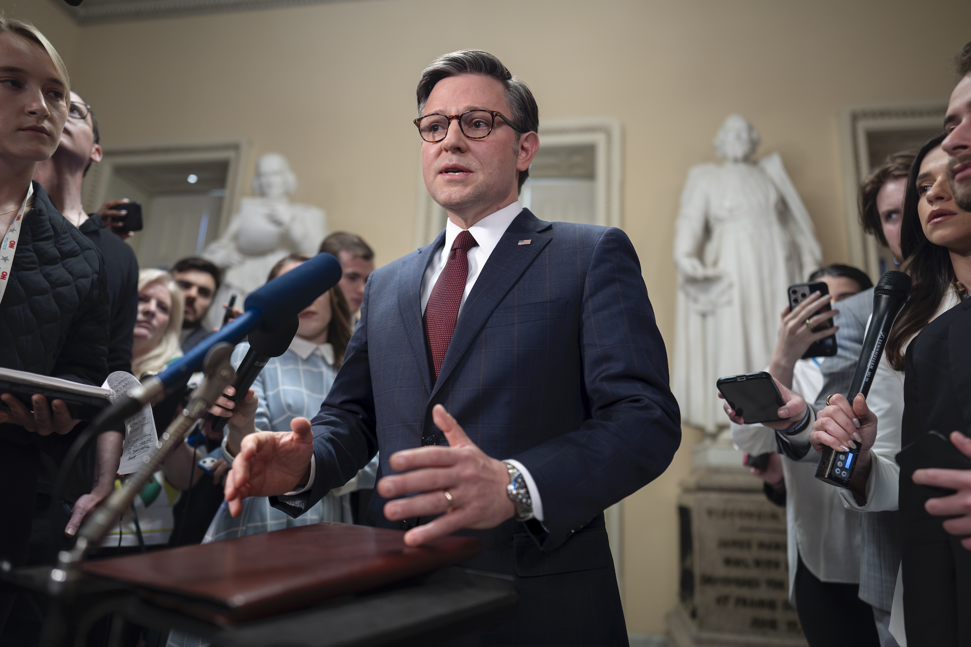 Γιατί ο Τραμπ δεν «τορπίλισε» το νομοσχέδιο για τη βοήθεια στην Ουκρανία-1