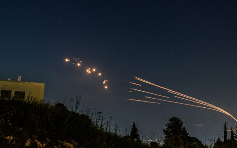 επίθεση-του-ιράν-στο-ισραήλ-με-drones-και-πυρ-562981402