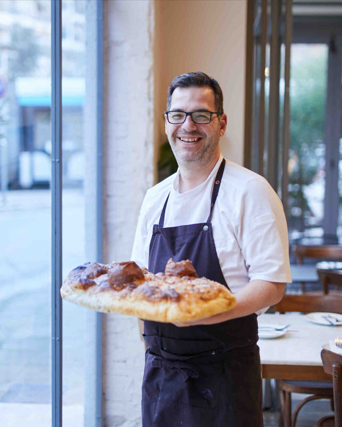 ΦΙΤΑ: Τι τρώμε στο δημοφιλές μαγαζί του Νέου Κόσμου με τον Δημήτρη Δημητριάδη στην κουζίνα;-1