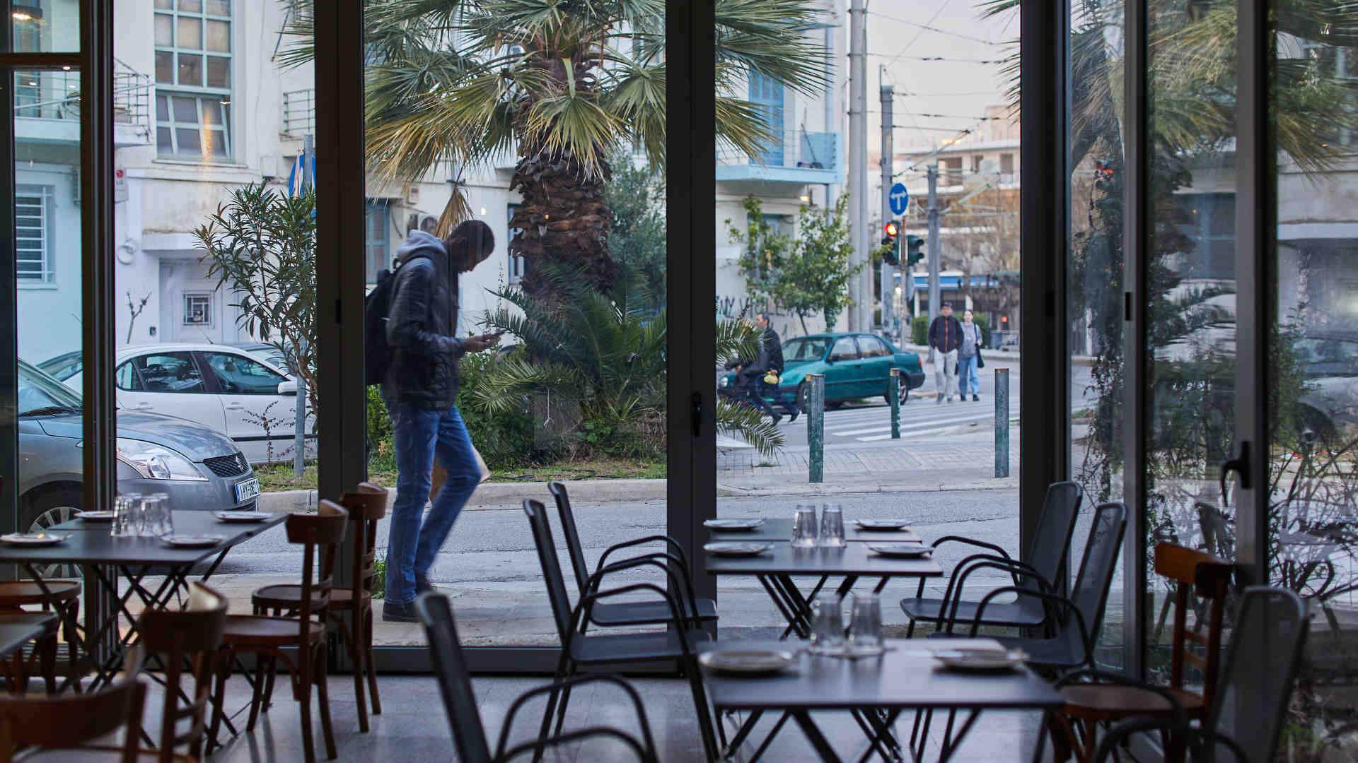 ΦΙΤΑ: Τι τρώμε στο δημοφιλές μαγαζί του Νέου Κόσμου με τον Δημήτρη Δημητριάδη στην κουζίνα;-2