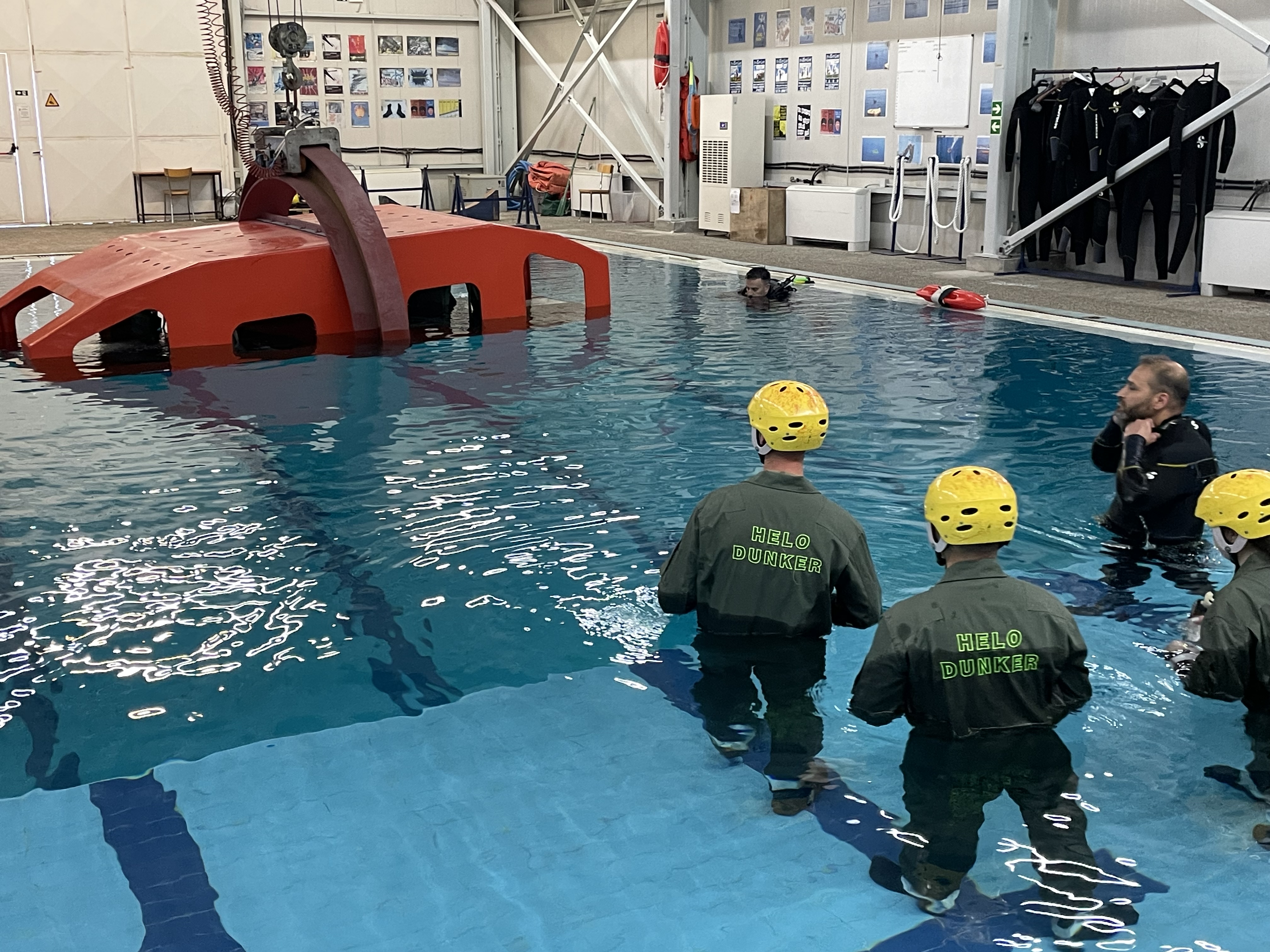 Διαφυγή από βυθιζόμενο ελικόπτερο – Η «Κ» στη Σχολή Αεροπορίας Ναυτικού-1