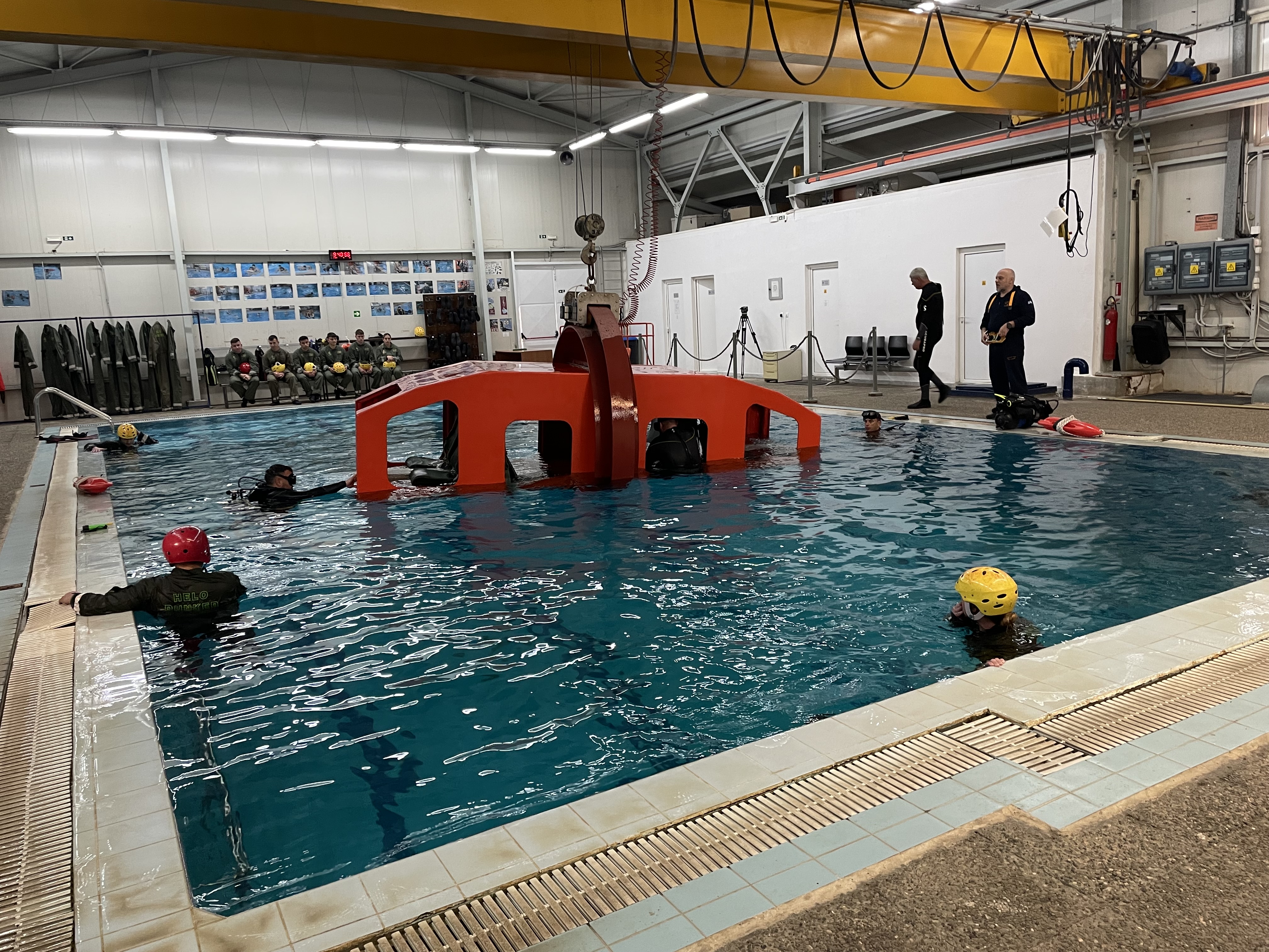 Διαφυγή από βυθιζόμενο ελικόπτερο – Η «Κ» στη Σχολή Αεροπορίας Ναυτικού-3