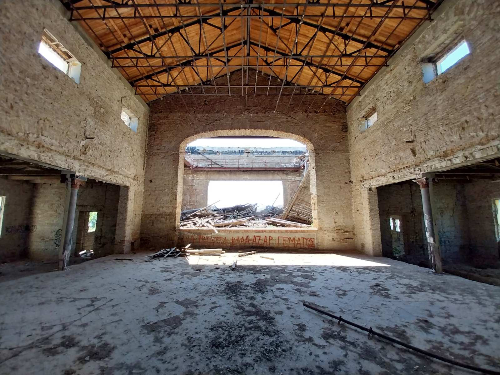 Ο «Φοίνικας» της Κέρκυρας στο κλουβί της γραφειοκρατίας-4