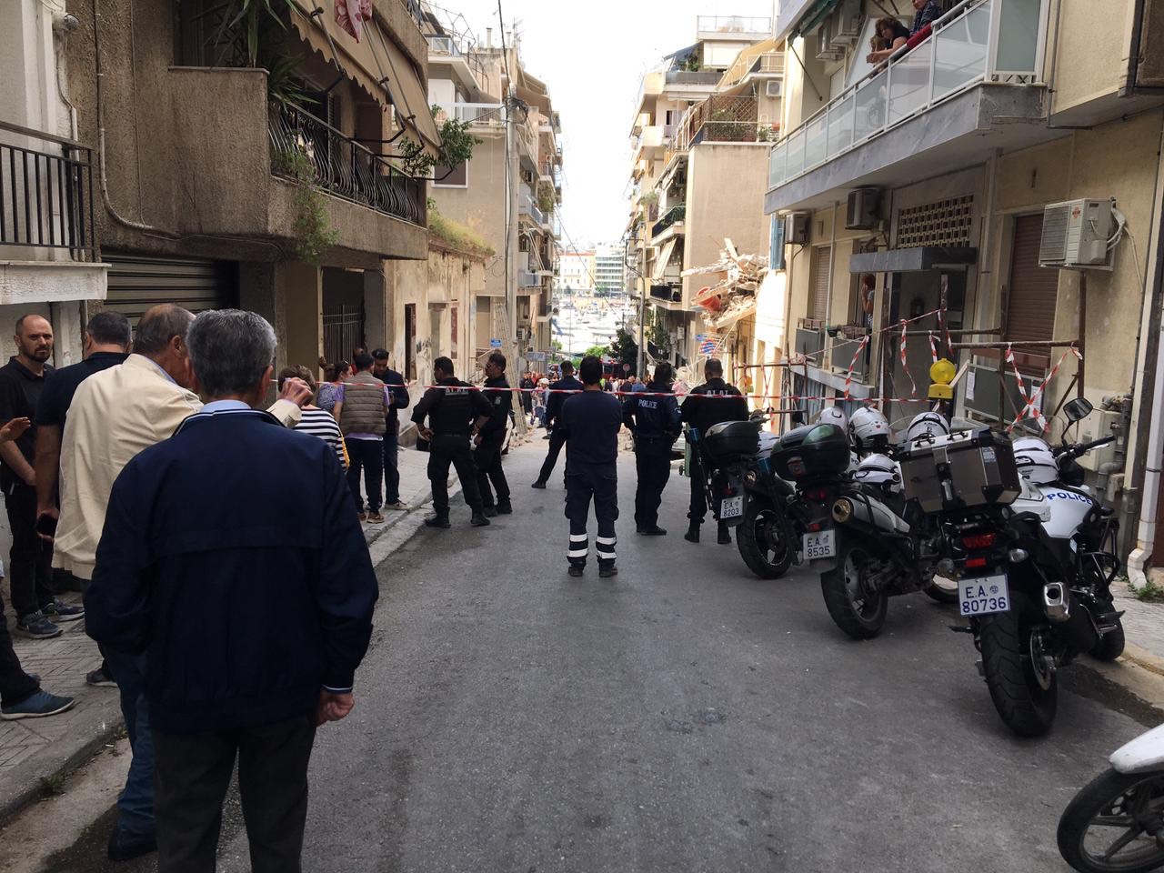 Πασαλιμάνι: Ενας νεκρός και τρεις τραυματίες μετά την κατάρρευση κτιρίου-3