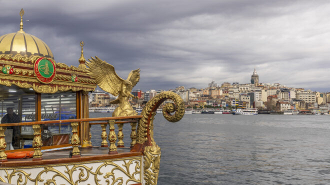 από-την-πόλη-έρχομαι-αναμνήσεις-και-σο-562978171