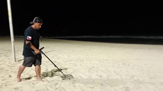 αγόρασε-τηλεόραση-με-κέρματα-που-εντό-563004241