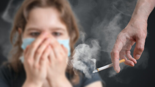 το-παθητικό-κάπνισμα-συνδέεται-με-την-562970416