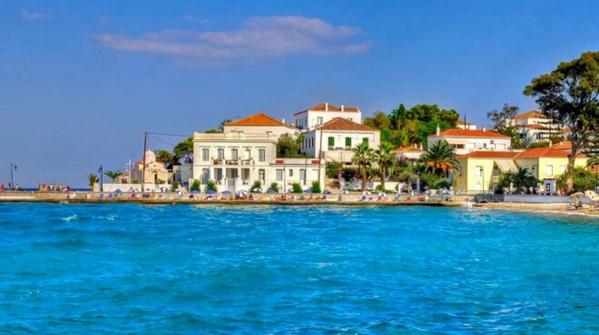 καιρός-ανοιξιάτικη-μέρα-με-μικρή-άνοδ-563003686