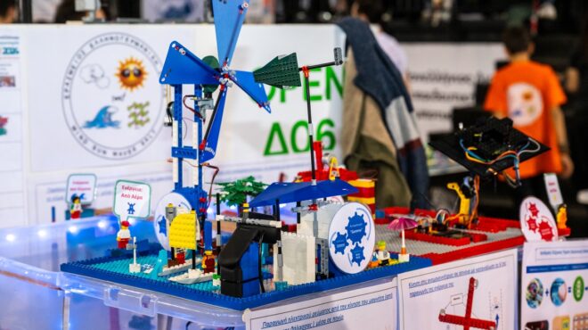 η-cosmote-συμβάλλει-στην-ανάπτυξη-της-εκπαιδ-562982305